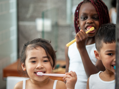 children brushing teeth