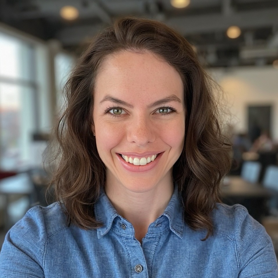 Hillary Lapham Headshot