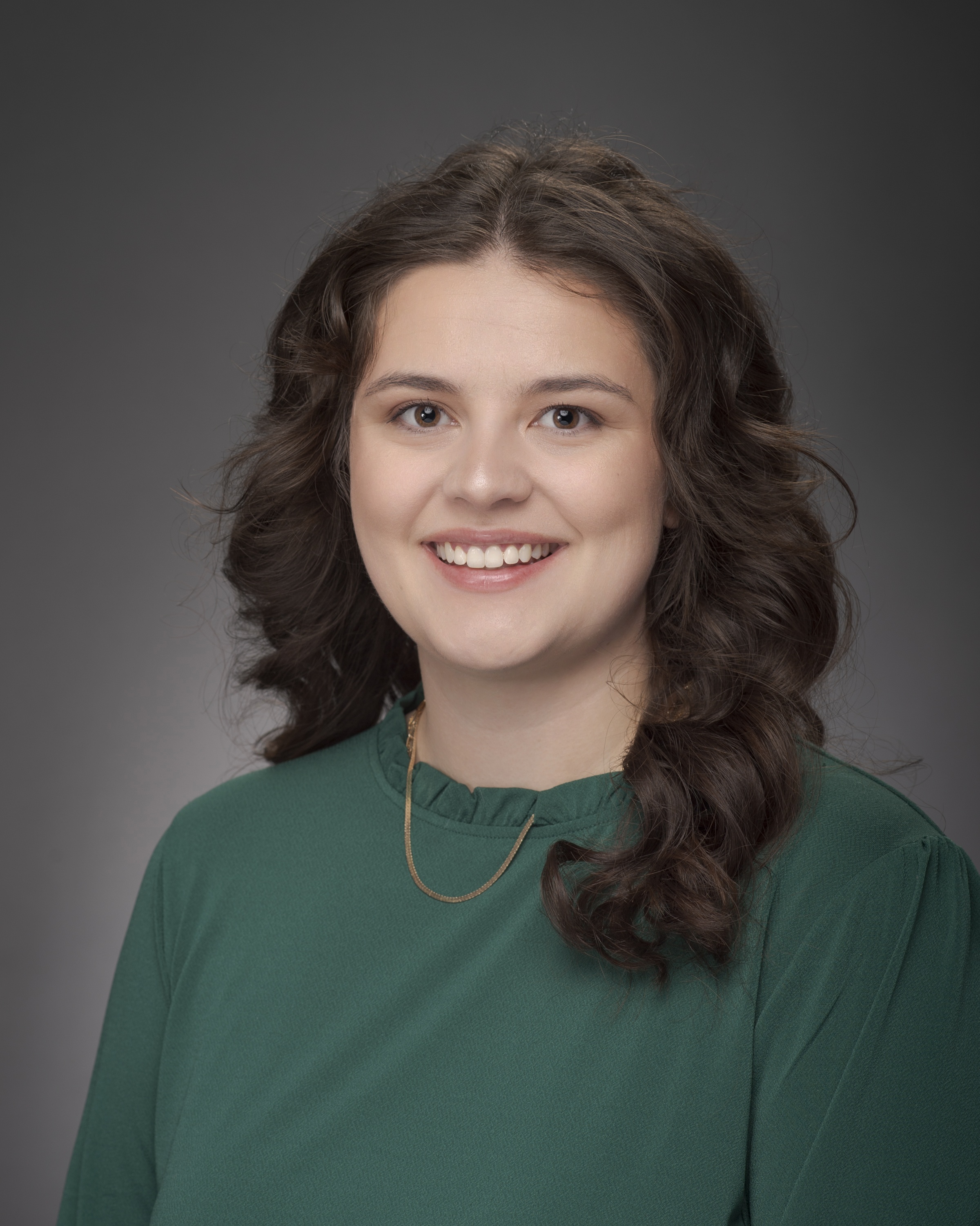 Hannah Fox headshot